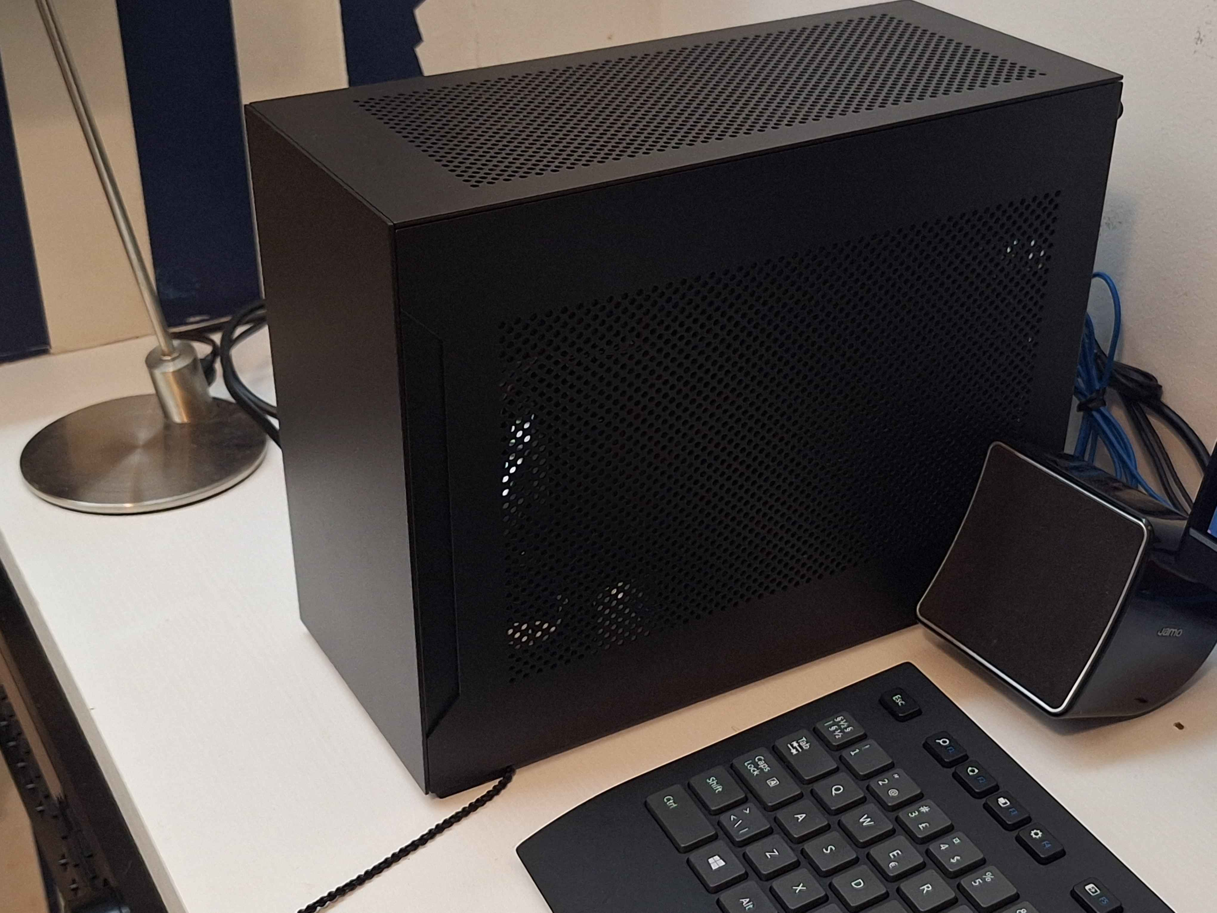 Lian Li a4-h2o, nVidia GTX 1060, ryzen 5 5500, corsair 32gb ram, samsung 980 1tb